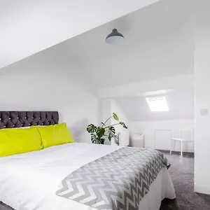 Whole House In Centre Of Town Ideal For Contractors And Professionals Normanton (West Yorkshire)