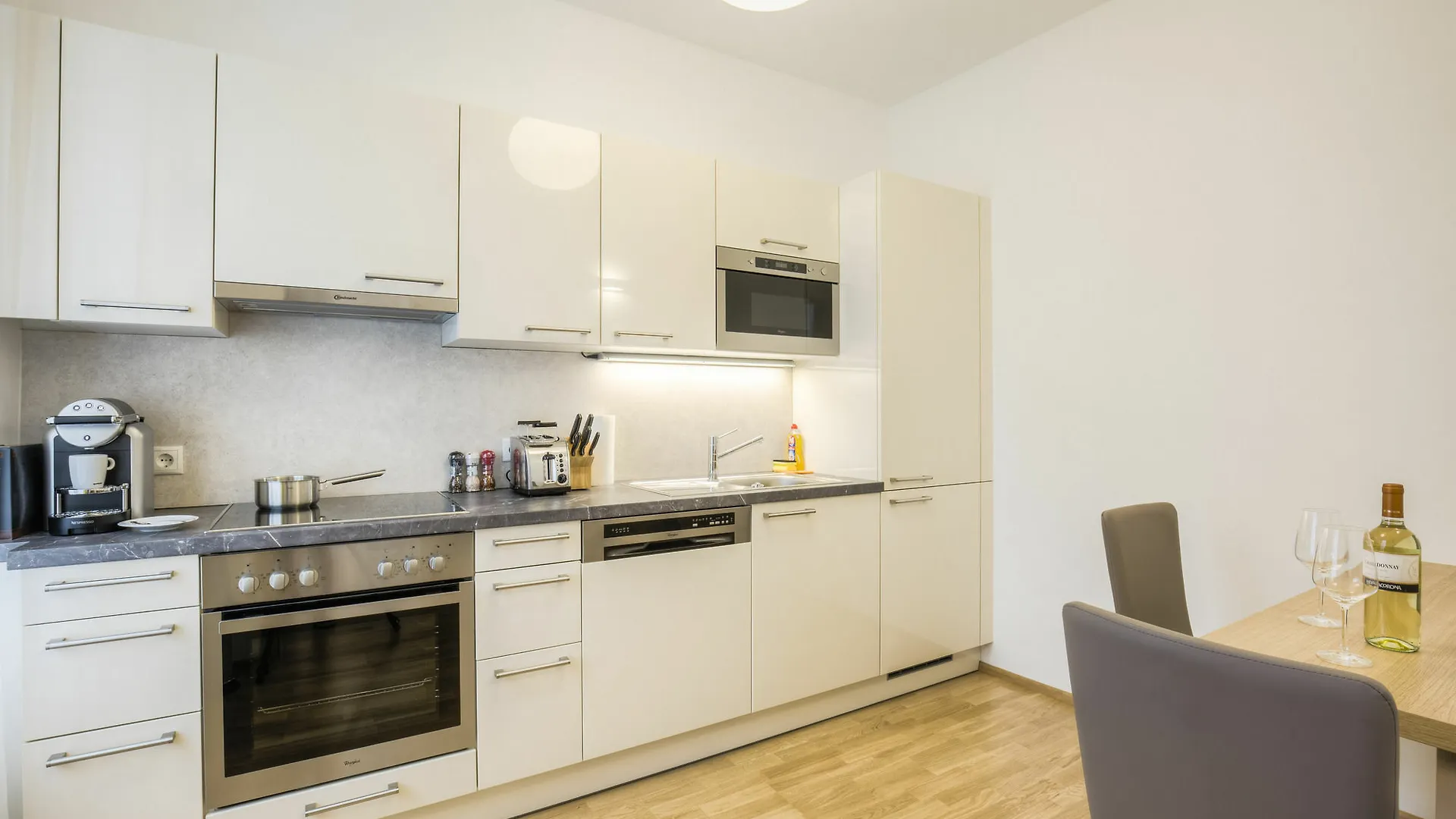 Vienna Grand Apartments City