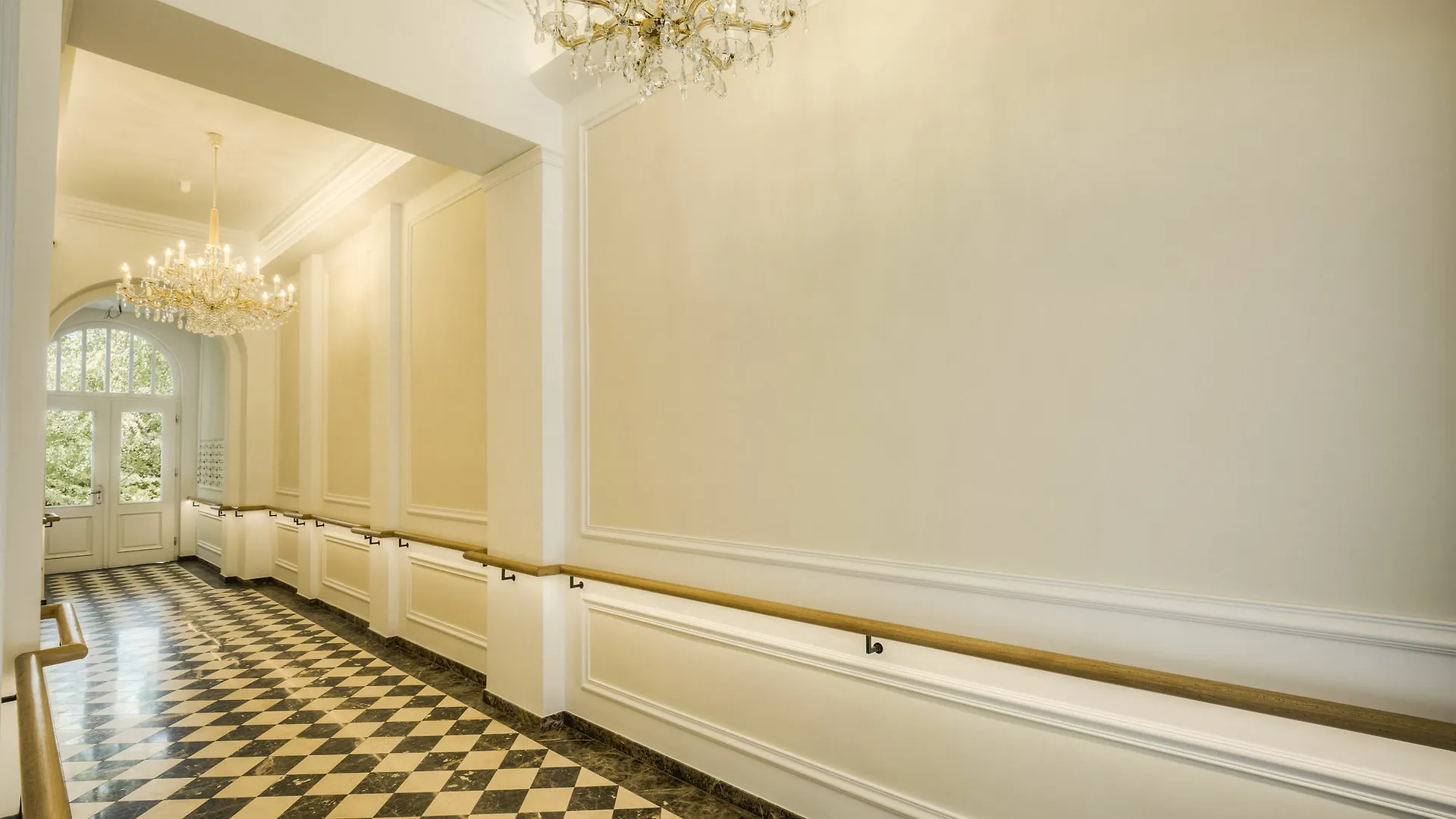 Vienna Grand Apartments City