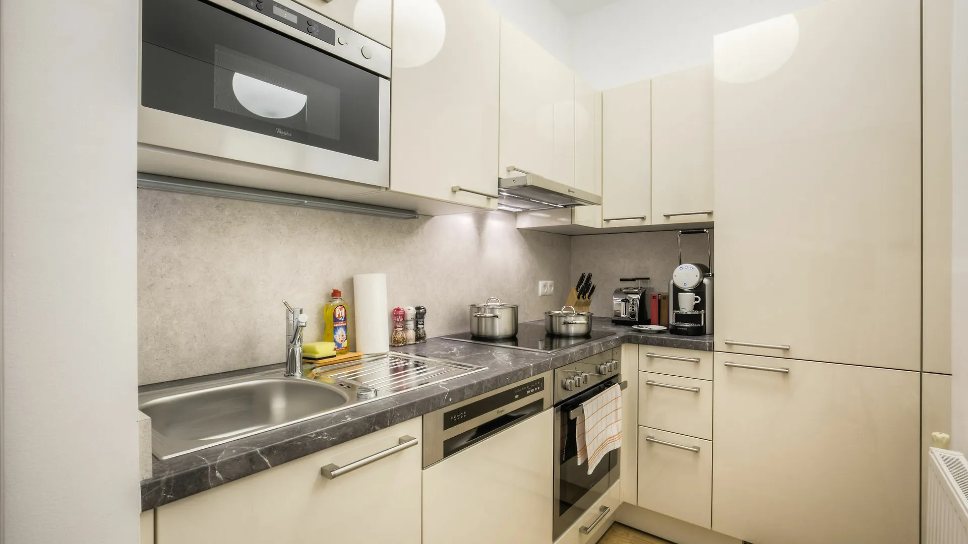 Vienna Grand Apartments City