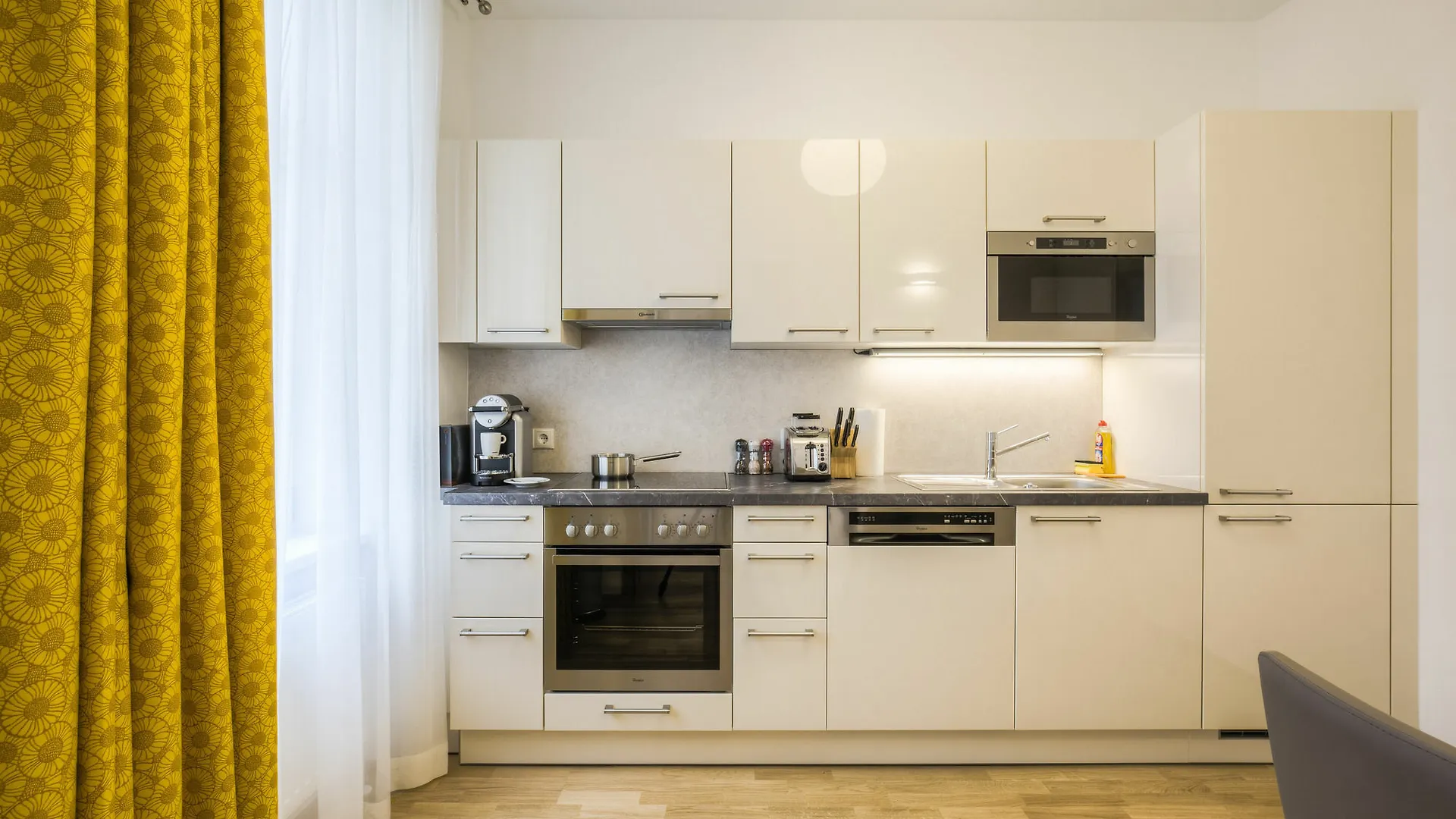 Vienna Grand Apartments City 0*,