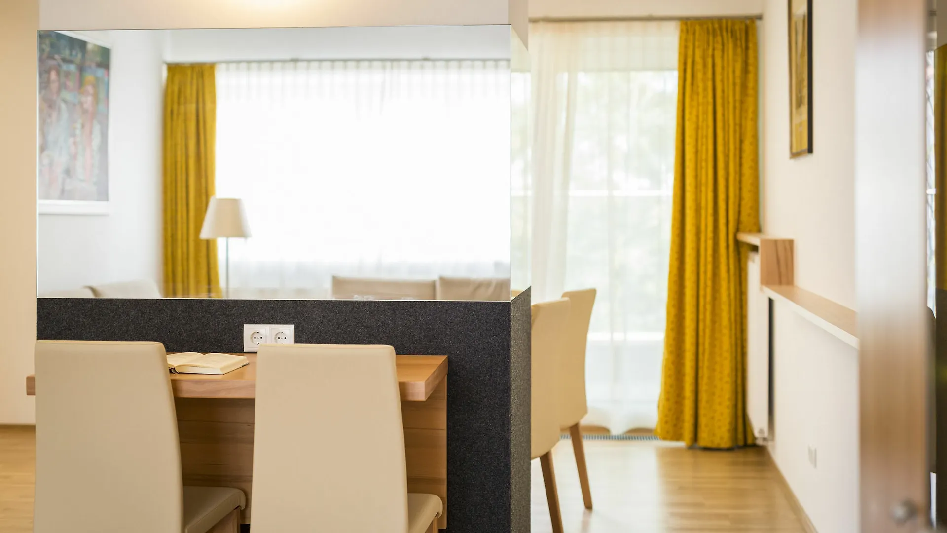 Vienna Grand Apartments City