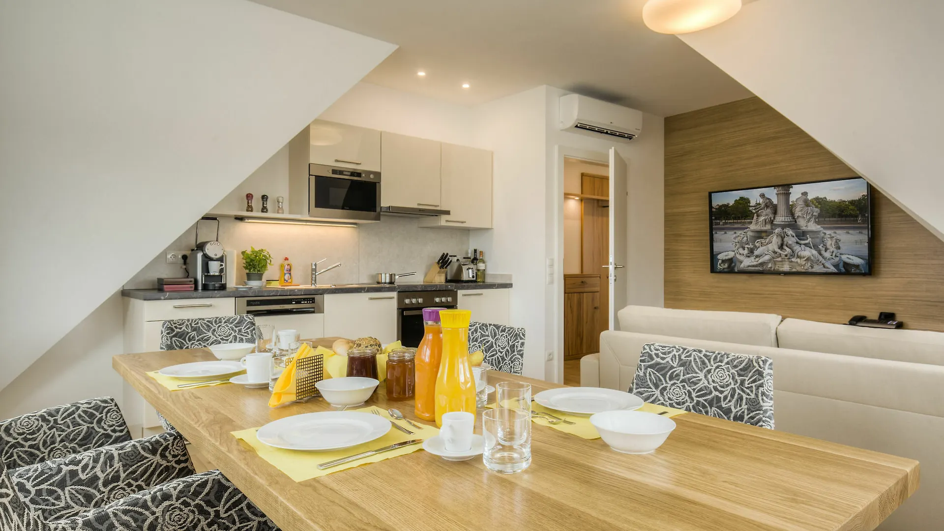 Vienna Grand Apartments City