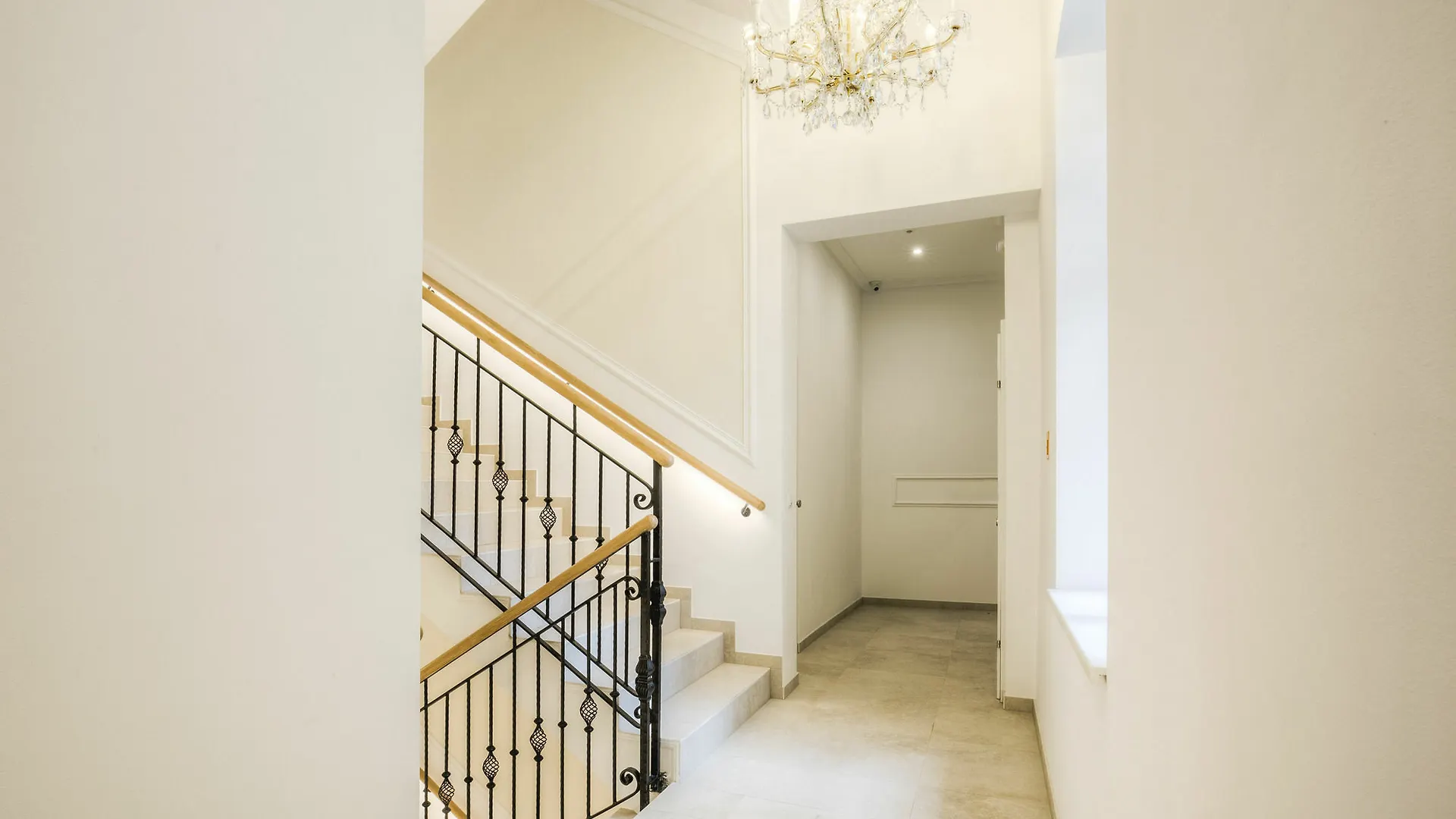 Vienna Grand Apartments City