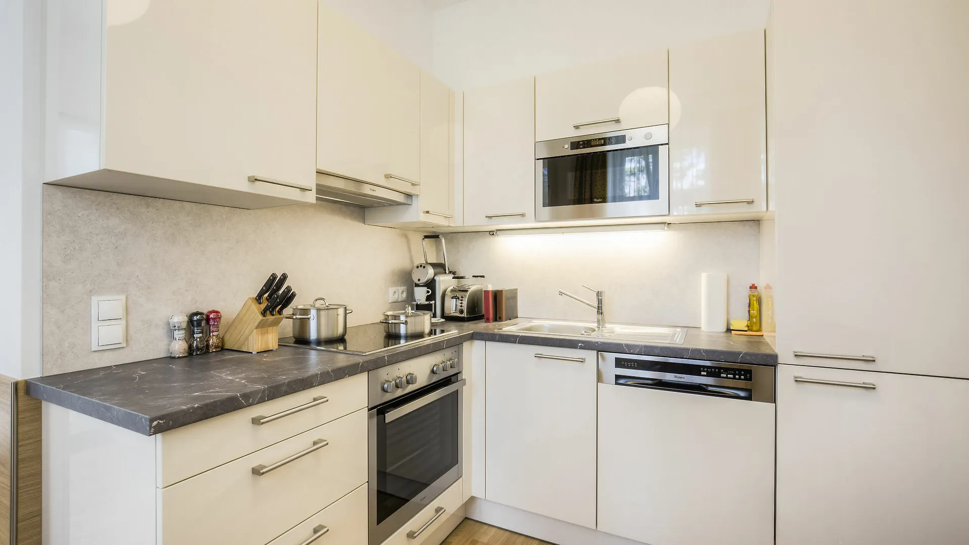 Vienna Grand Apartments City